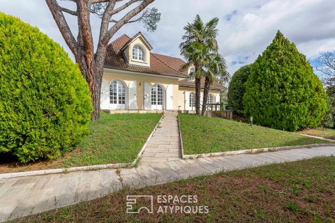 Family house with garden and swimming pool