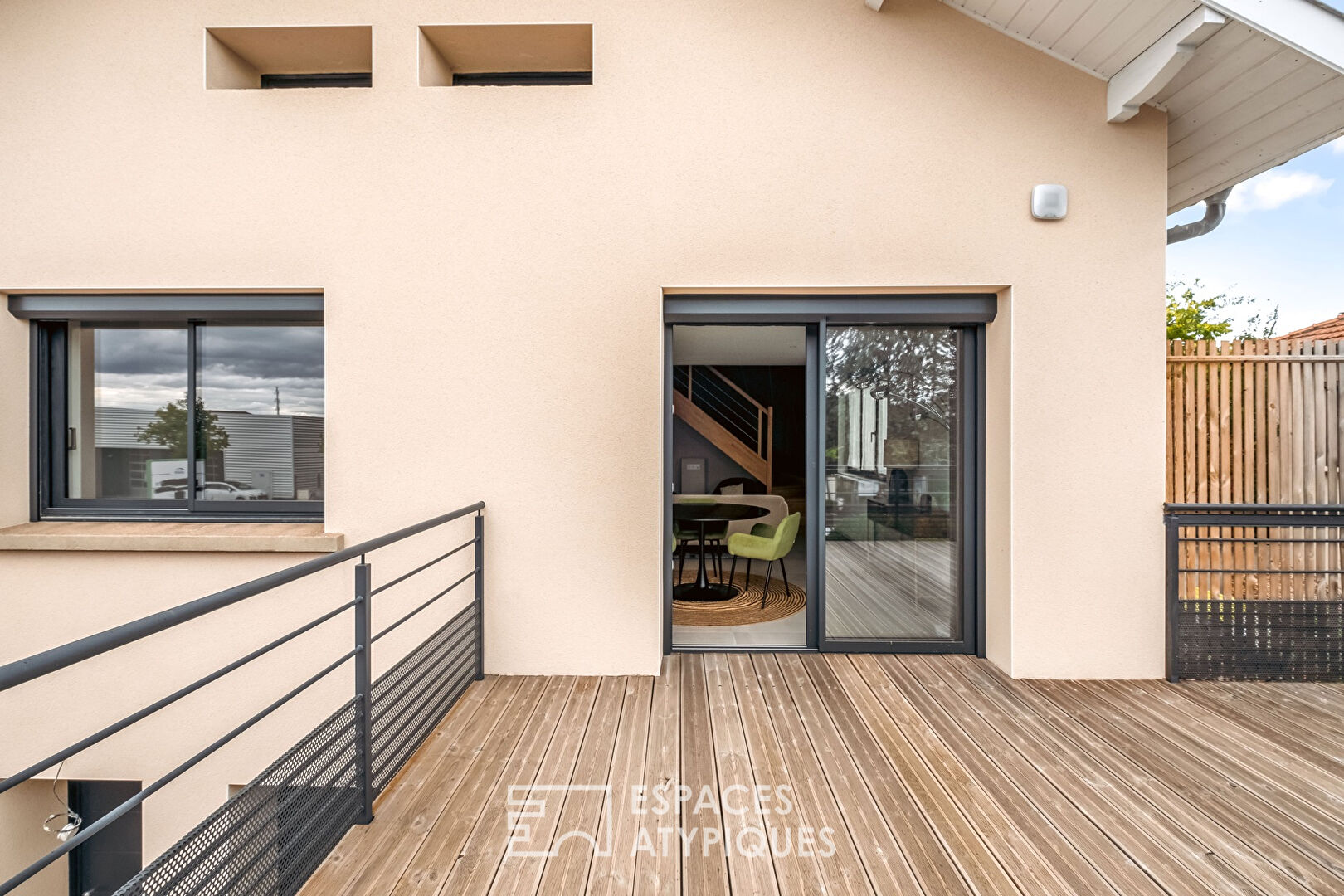 Appartement rénové avec terrasse