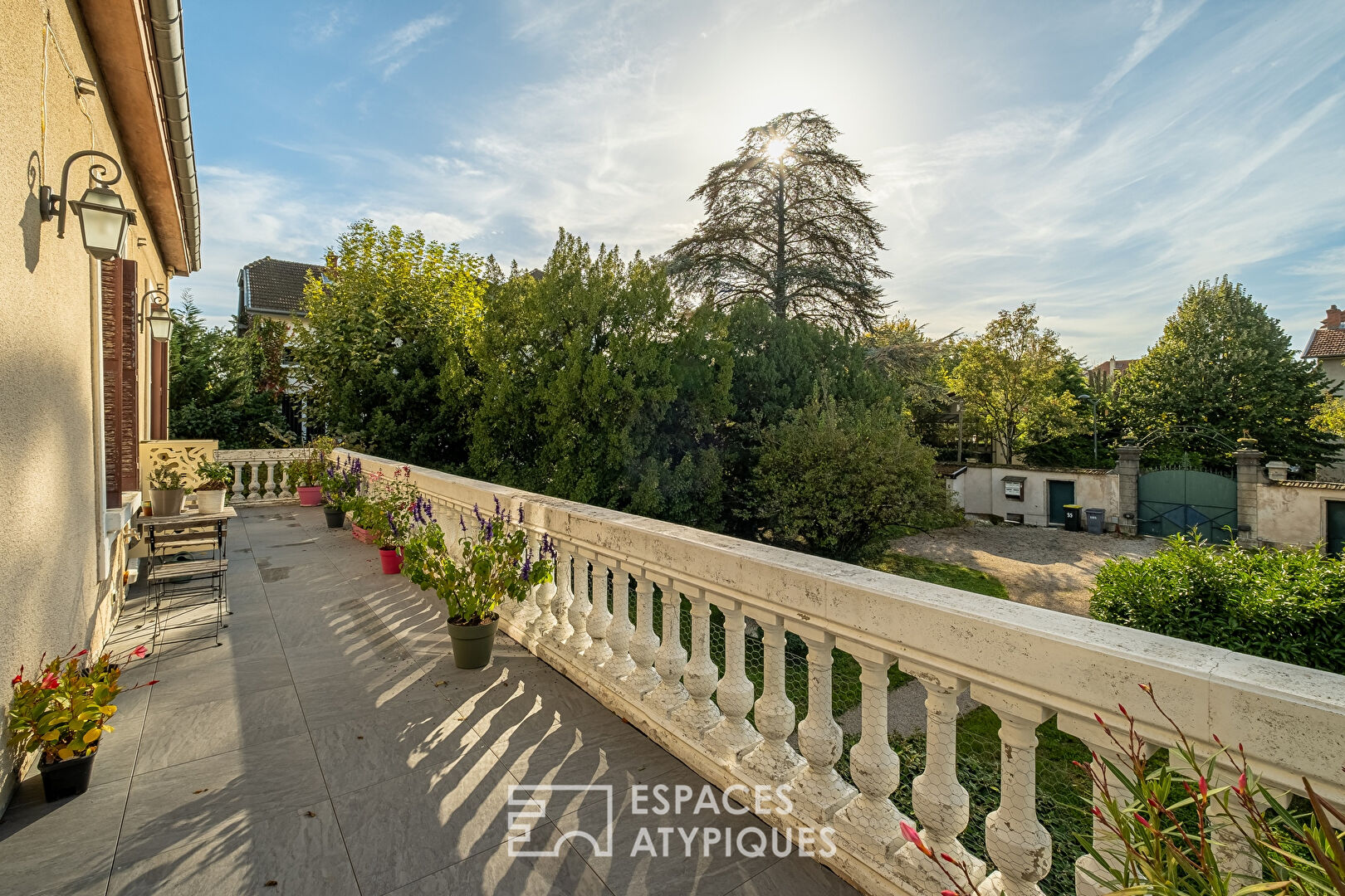 Beau duplex entièrement rénové avec terrasse à quelques minutes à pied du centre du point du jour