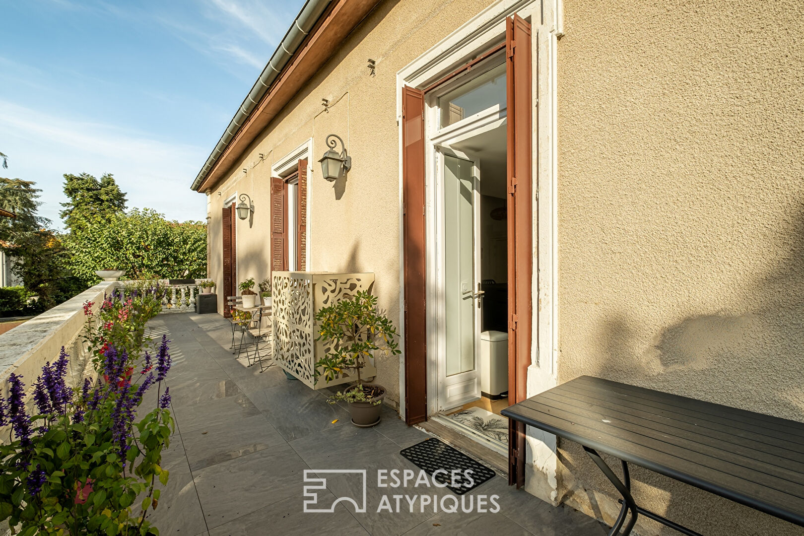 Beau duplex entièrement rénové avec terrasse à quelques minutes à pied du centre du point du jour