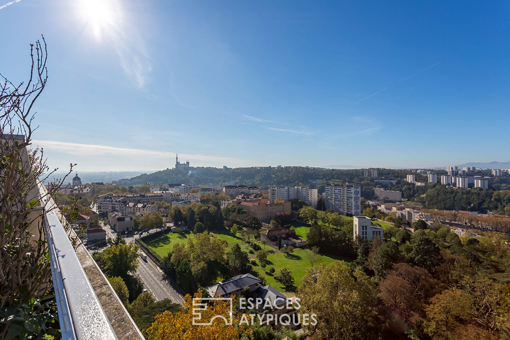 Dernier étage avec terrasse et vue