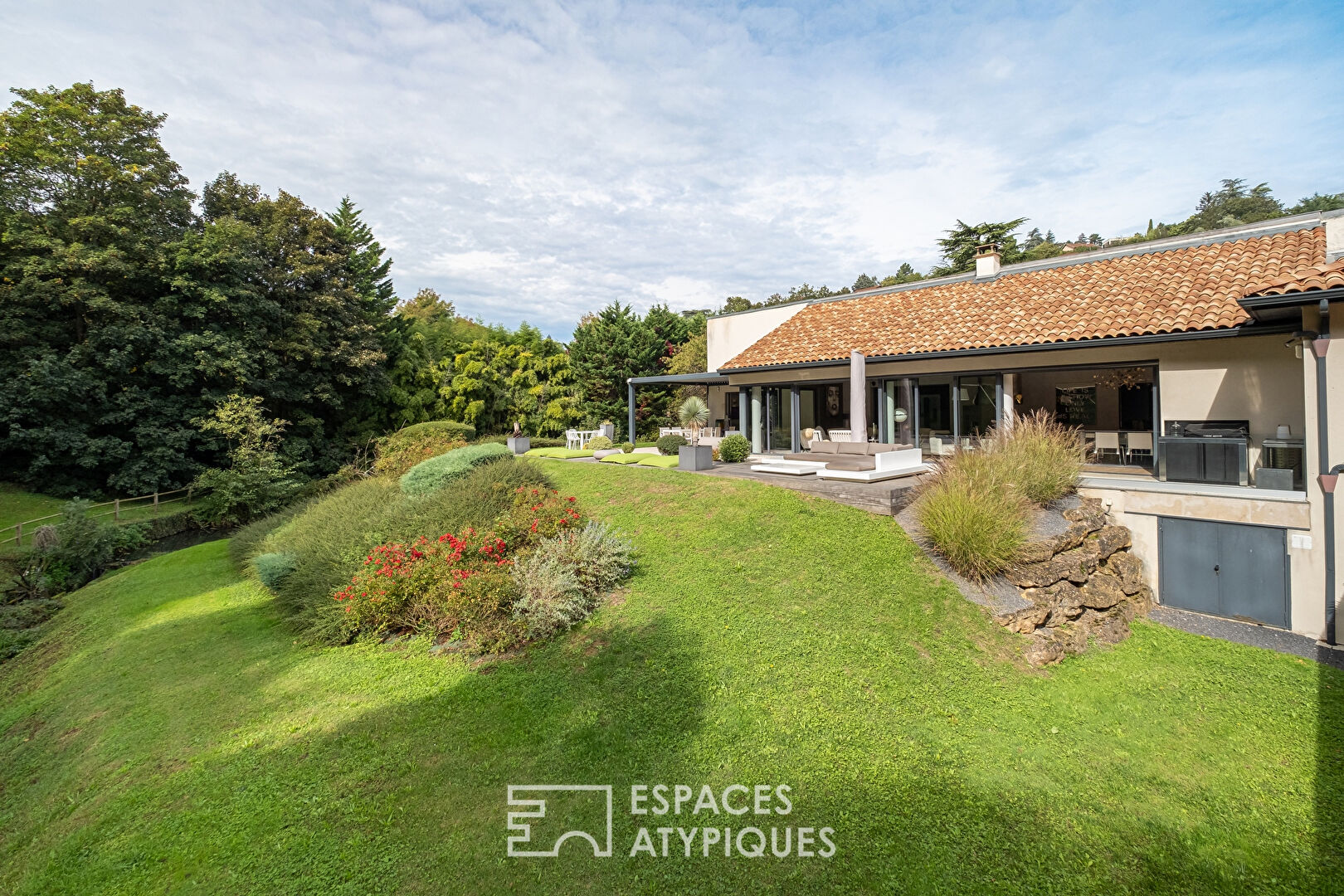 Maison d’architecte entièrement réhabilitée dans un parc idyllique