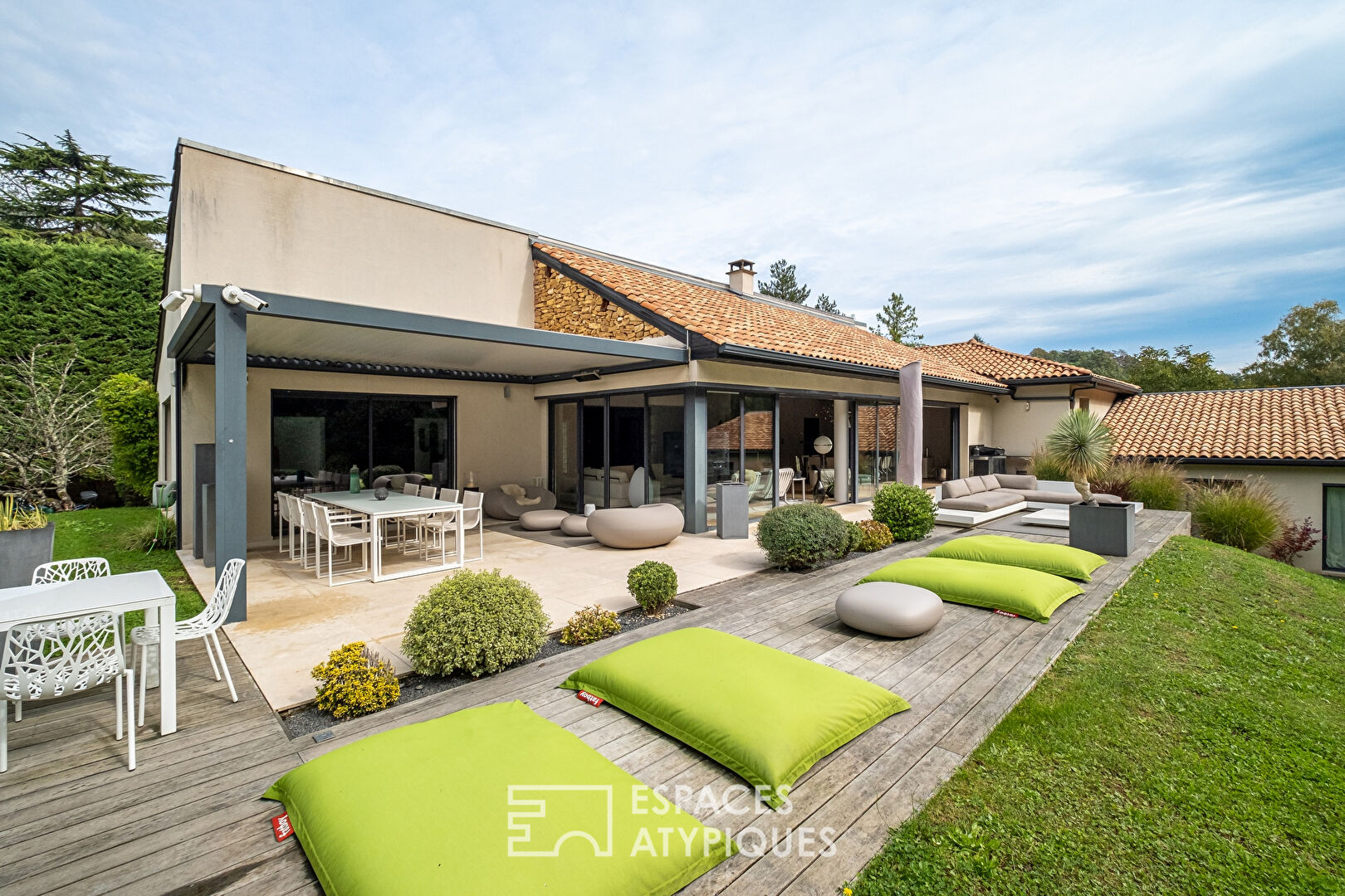 Maison d’architecte entièrement réhabilitée dans un parc idyllique