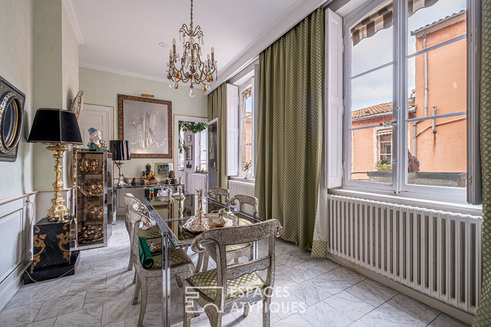 Très bel appartement bourgeois avec balcons Place Bellecour