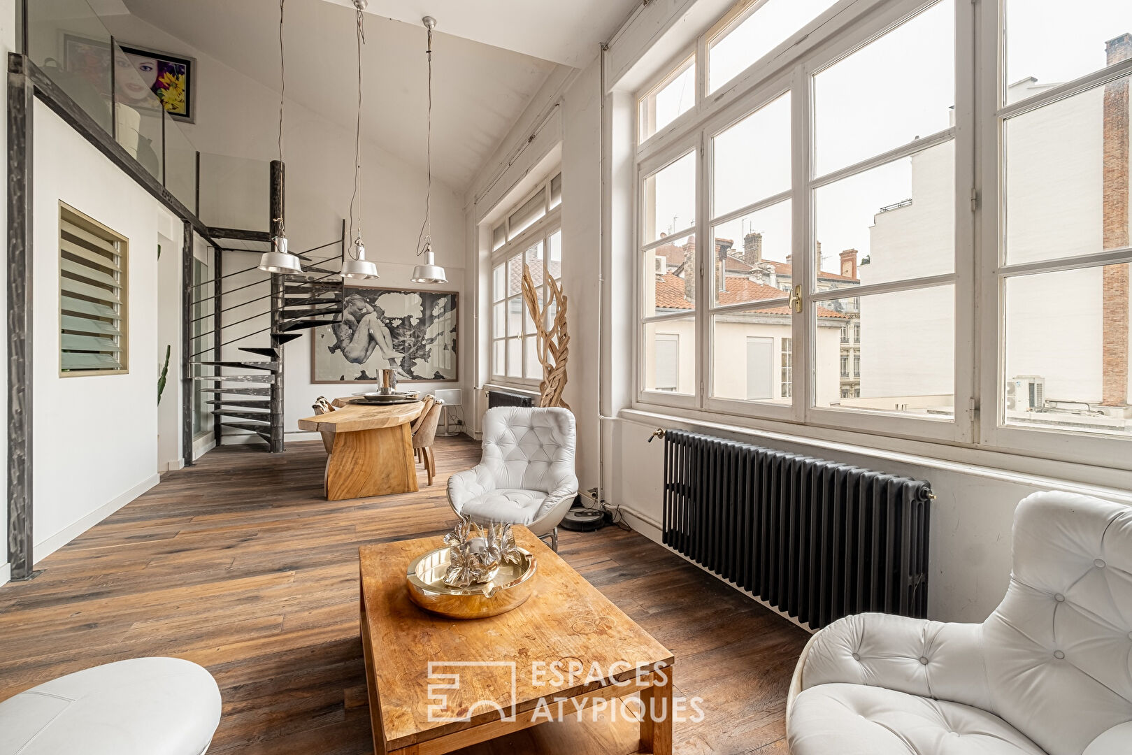 Top floor loft in the heart of Foch