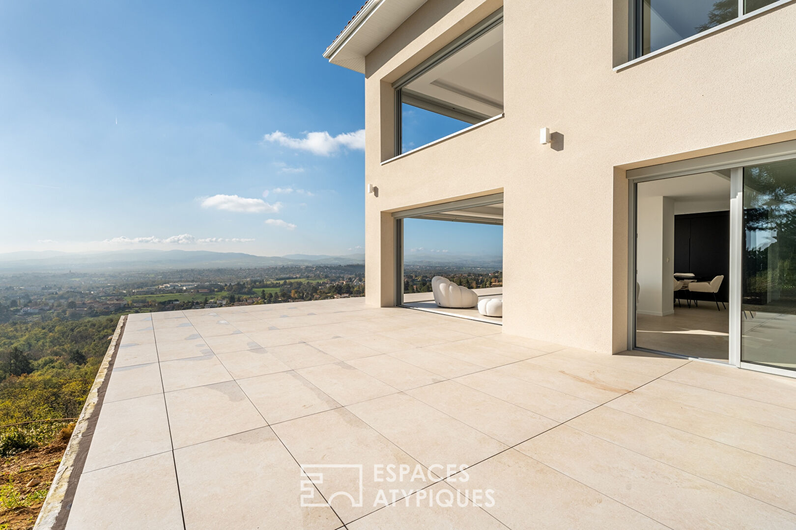 Villa contemporaine avec vue panoramique au coeur des Monts d’Or