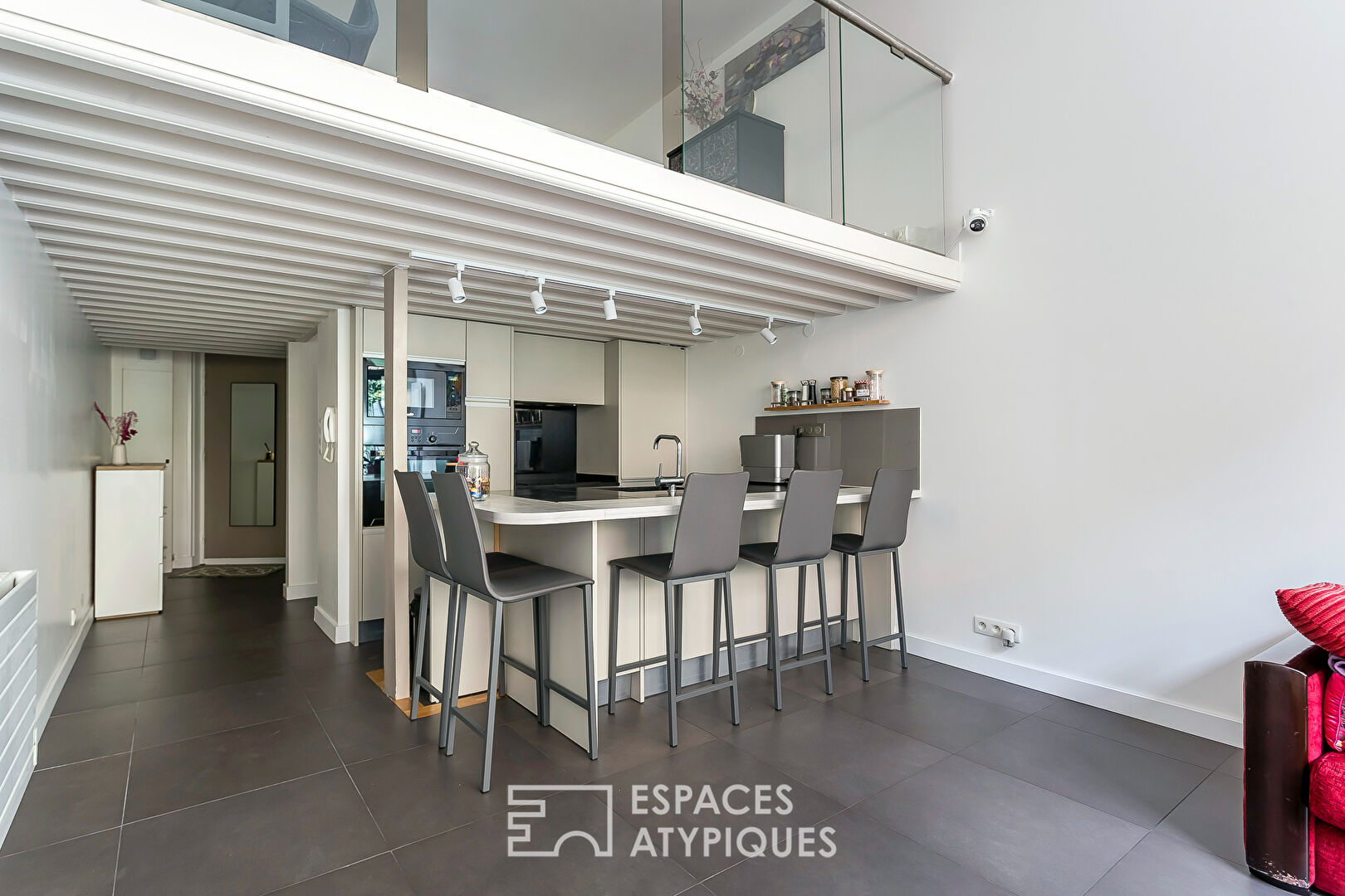 Loft with terrace in a former workshop