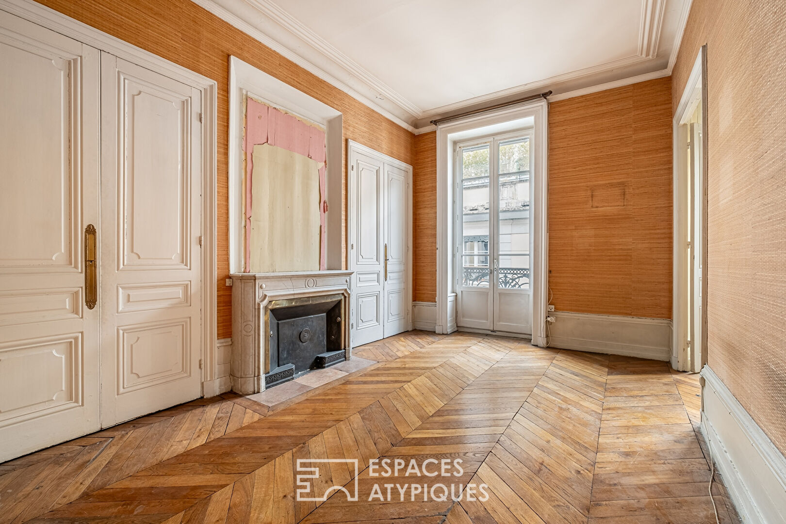 Magnificent bourgeois apartment to rethink in the heart of the Ainay district