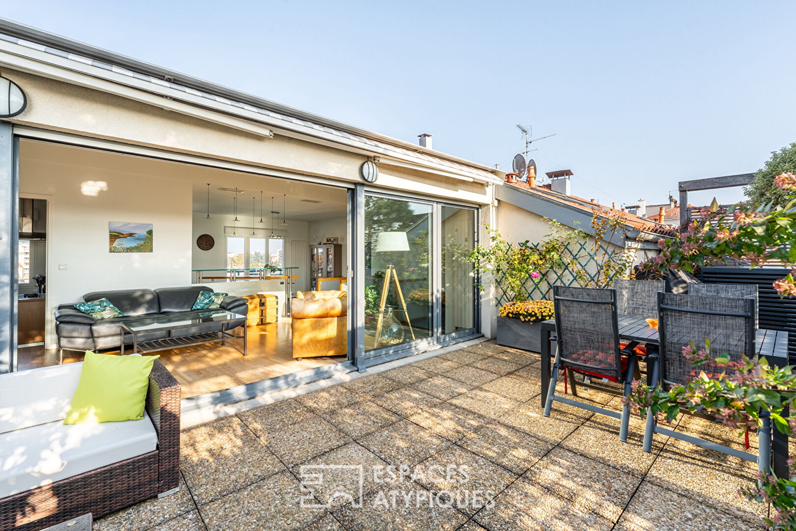 Duplex avec terrasse et vue dégagée en dernier étage