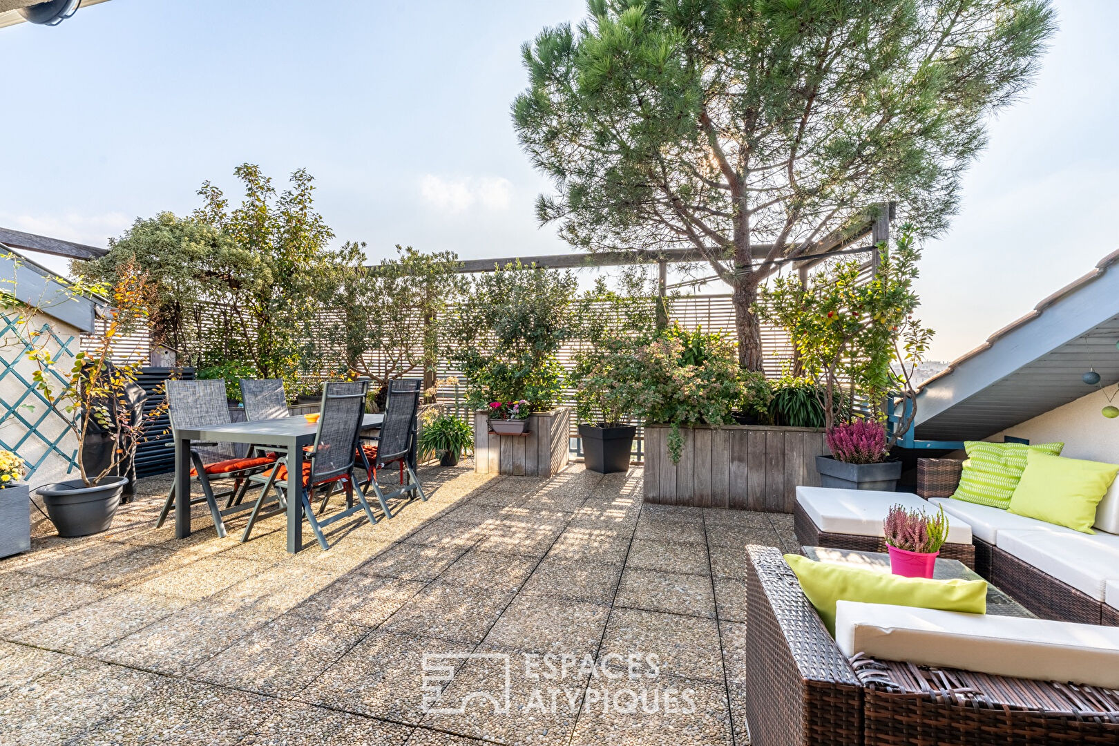 Duplex avec terrasse et vue dégagée en dernier étage