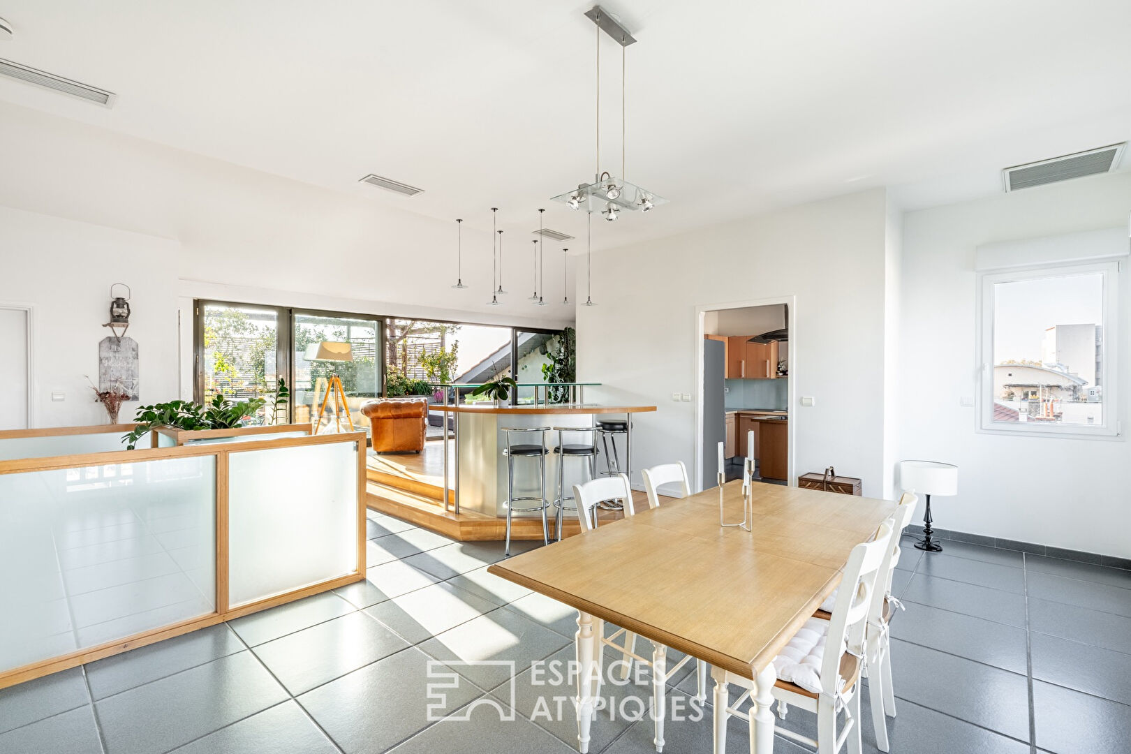 Duplex avec terrasse et vue dégagée en dernier étage