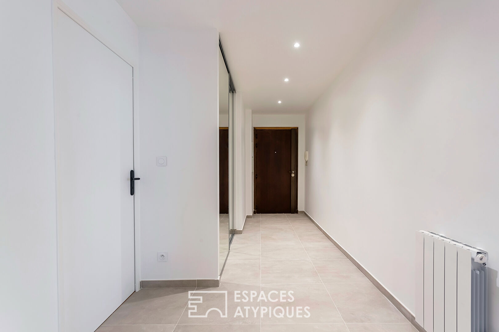 Contemporary renovation in the Monplaisir district