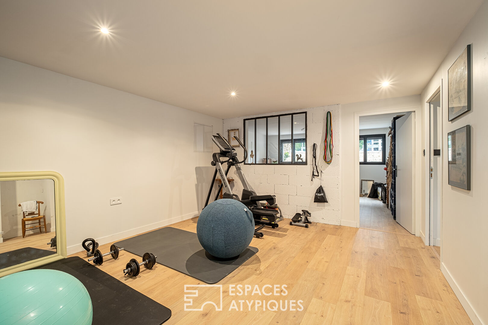 Maison entièrement rénovée avec jardin et piscine