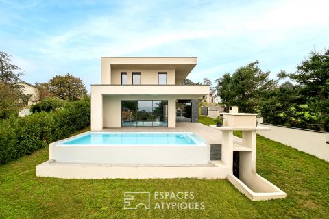 Villa contemporaine sur les hauteurs de Ternay