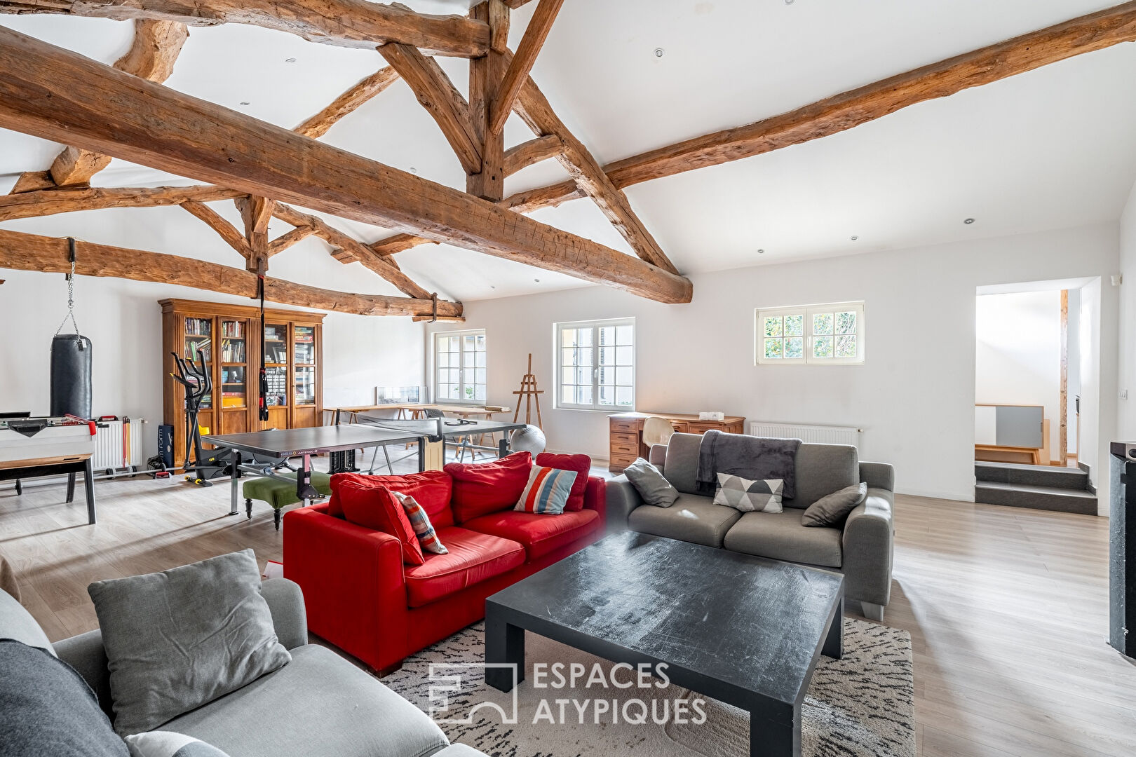 Ancien corps de ferme rénové avec piscine et grand terrain