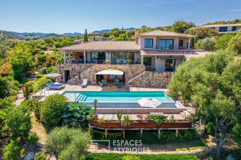 Contemporary house with sea view