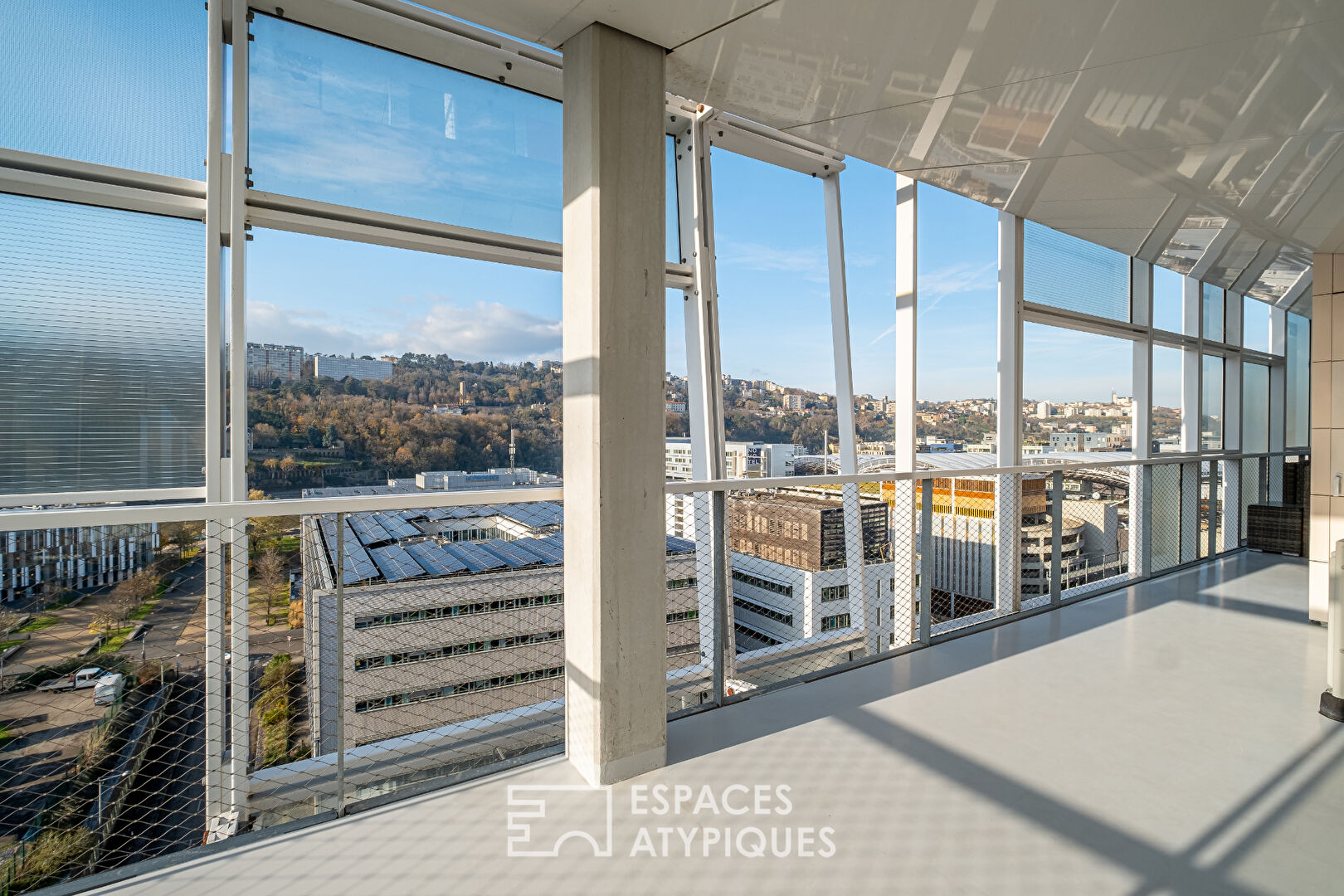 Appartement de haut standing avec terrasse au sein de la Tour Ycone