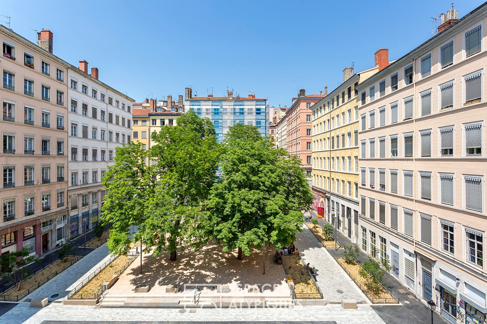 Duplex rénové en dernier étage au coeur des Pentes