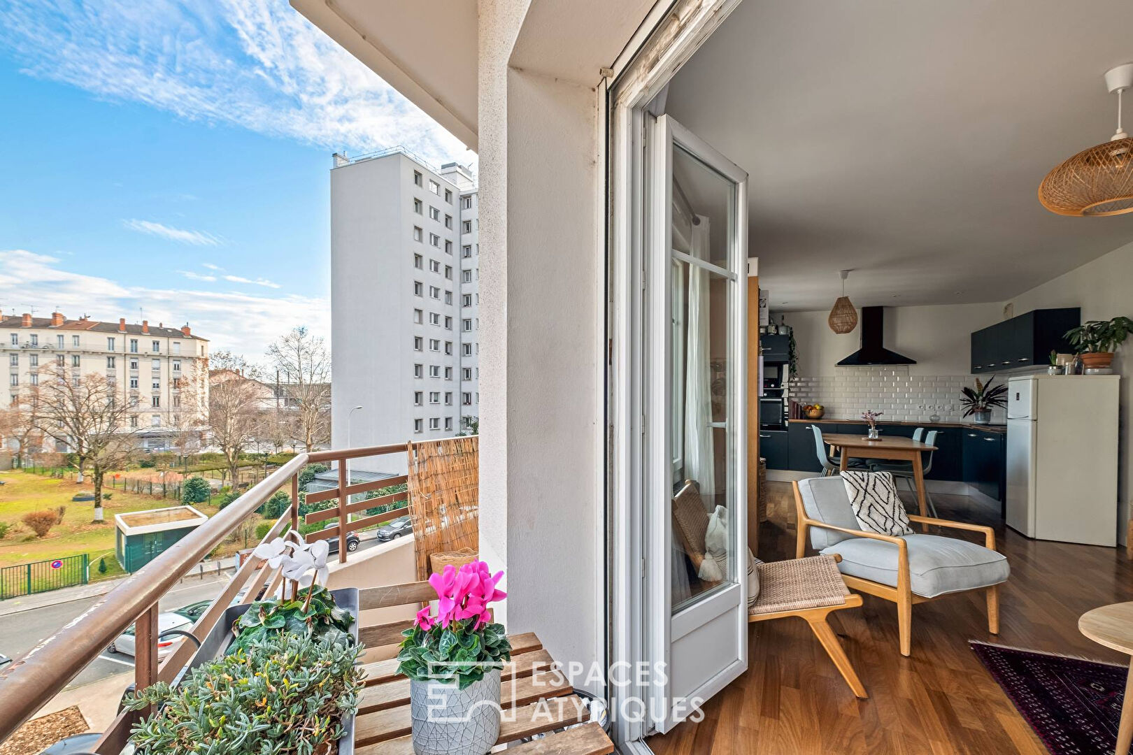 Rénovation contemporain avec balcon à Jean Macé