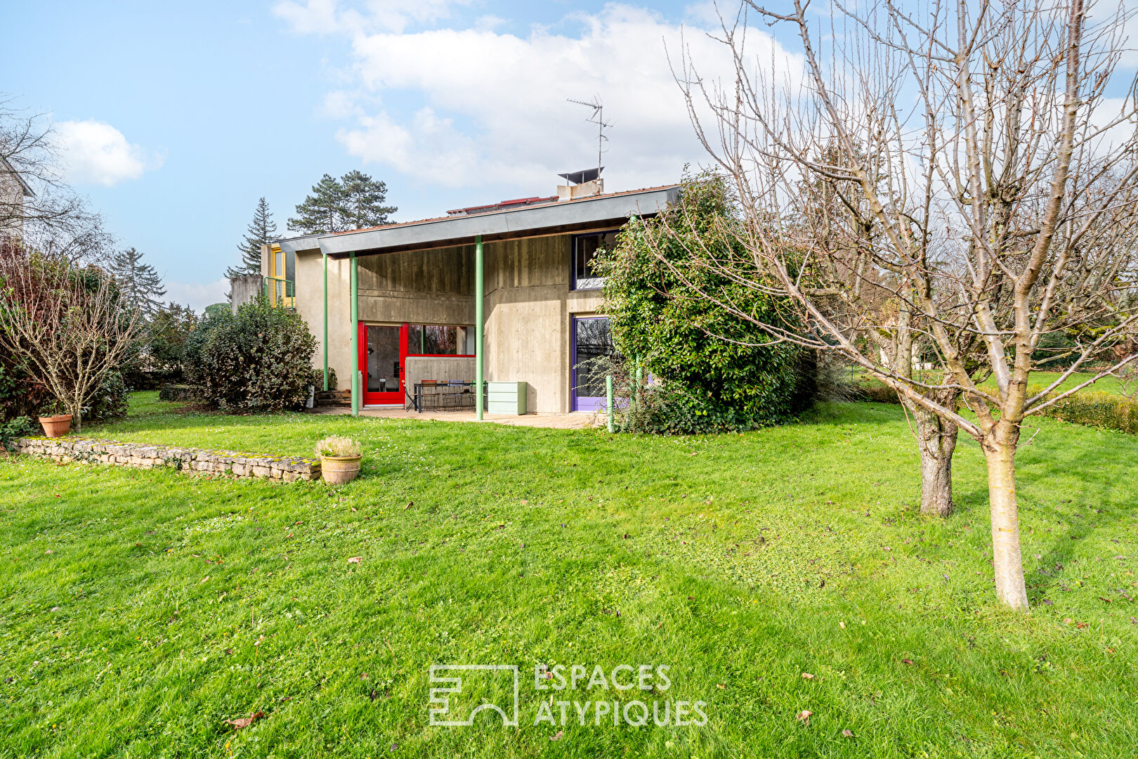 Maison d’architecte en béton brut, hommage à Le Corbusier