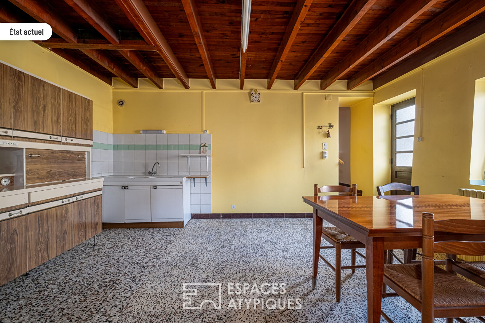 Old rammed earth house with barn to renovate