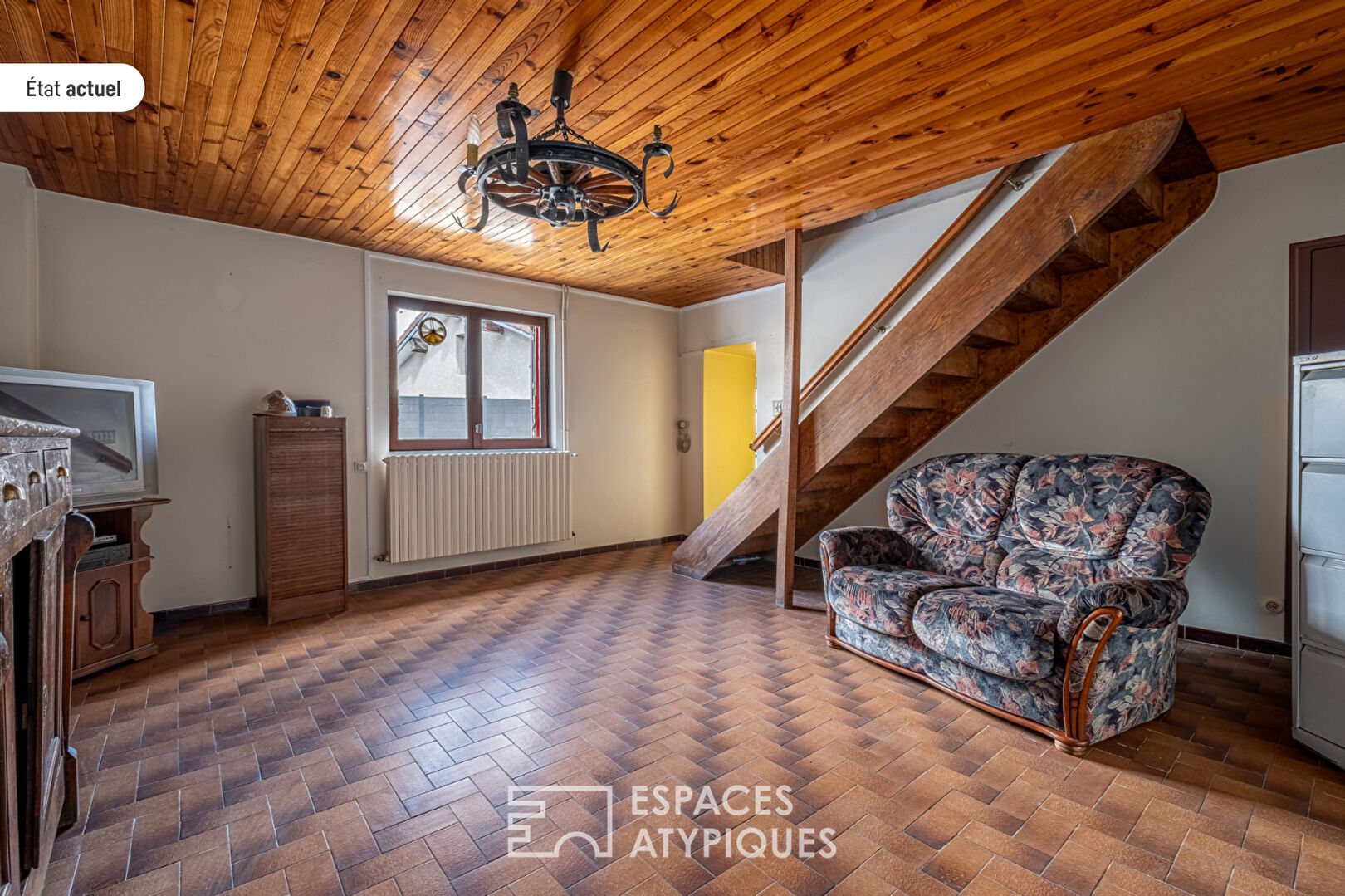 Old rammed earth house with barn to renovate