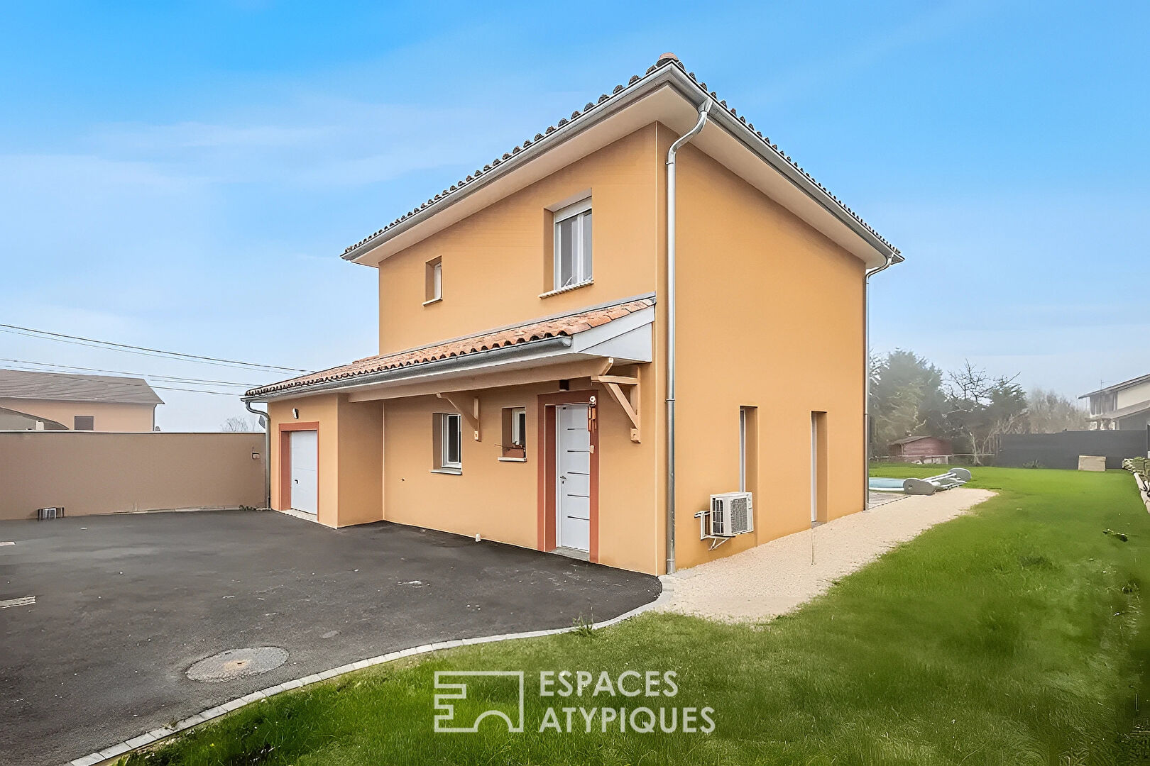 Maison récente avec piscine à Fleurieu Sur Saône