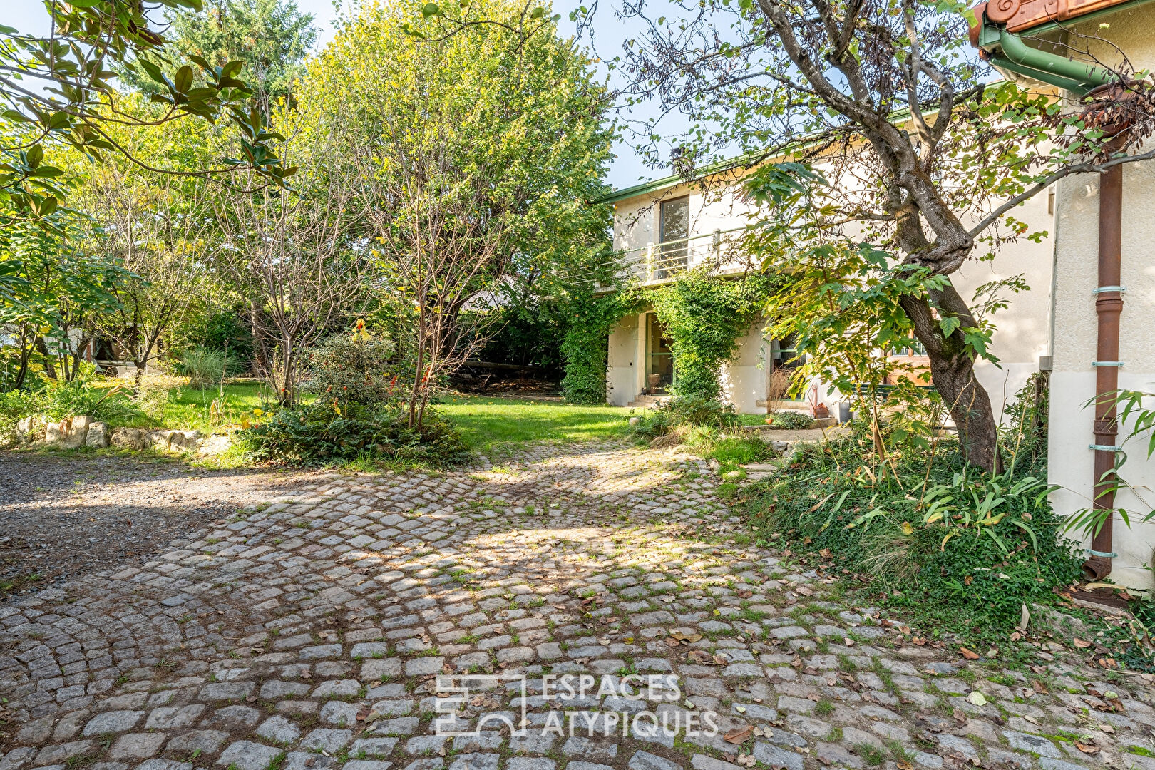 Maison avec jardin et dépendance