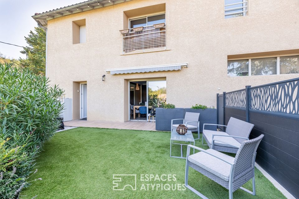 Appartement avec jardin dans une ancienne bâtisse