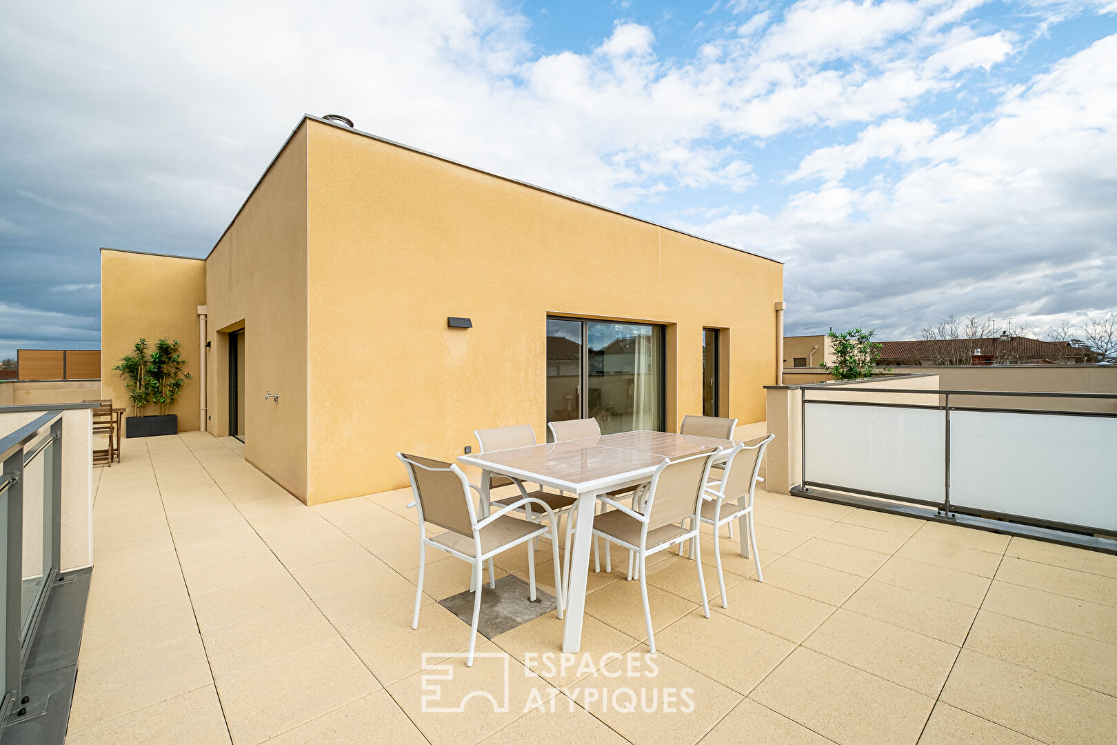 Toit-terrasse en hyper centre de Craponne