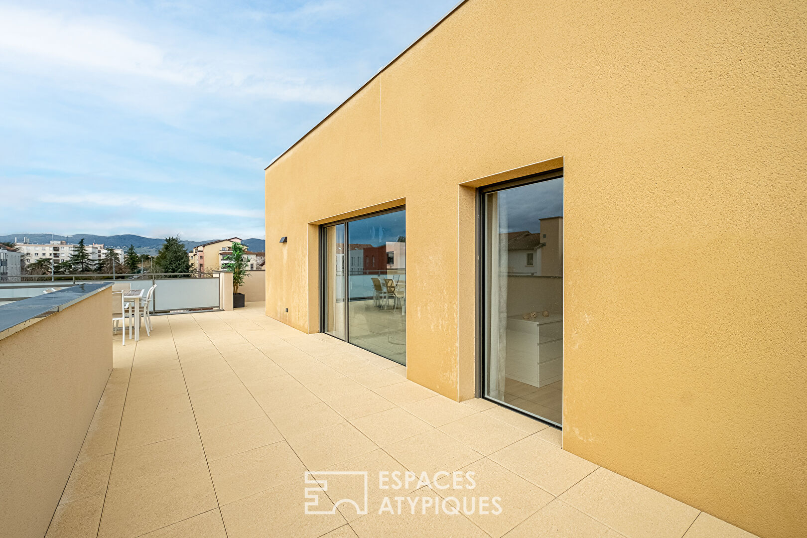 Toit-terrasse en hyper centre de Craponne