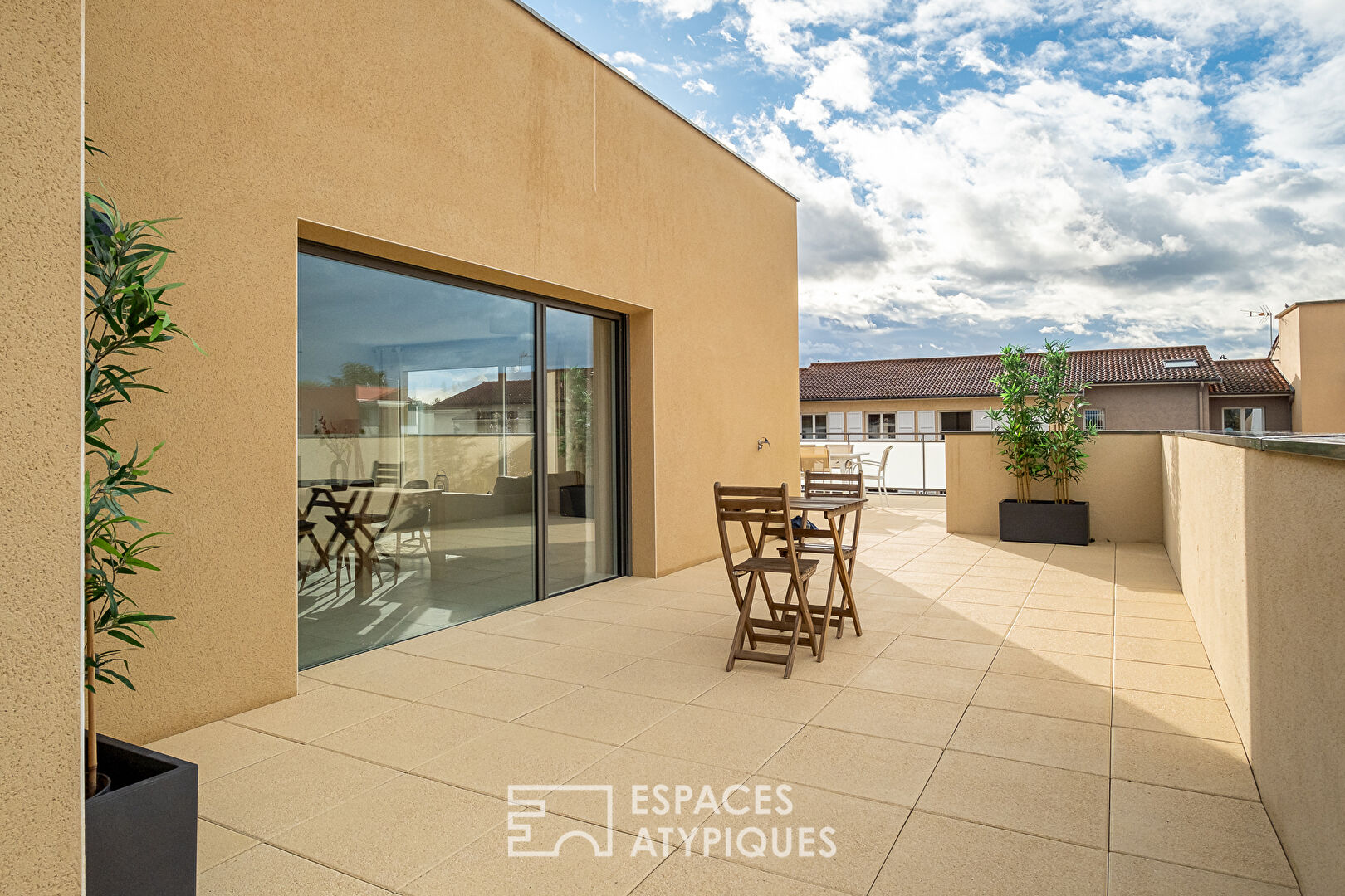 Toit-terrasse en hyper centre de Craponne