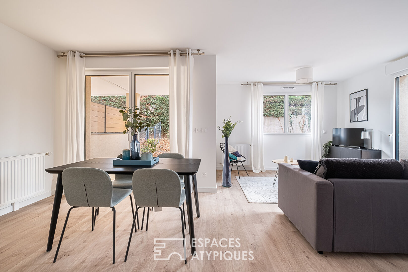 Appartement contemporain avec jardin dans le centre de Craponne