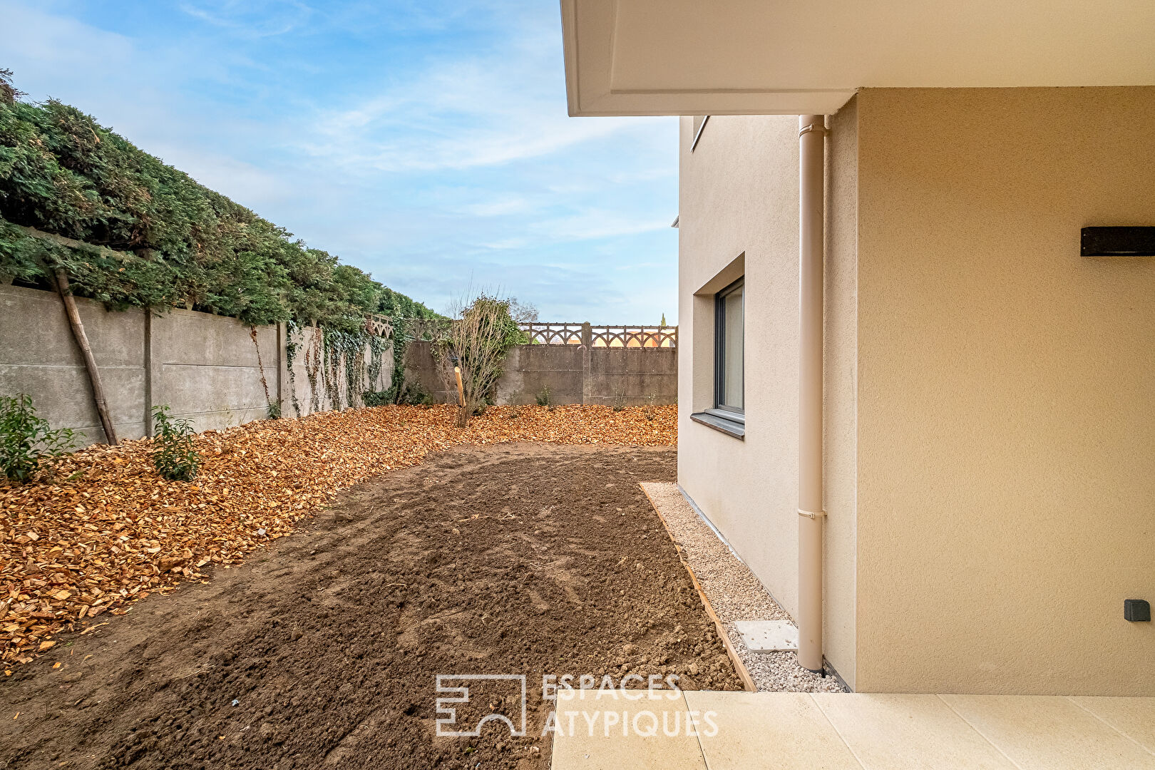 Appartement contemporain avec jardin dans le centre de Craponne