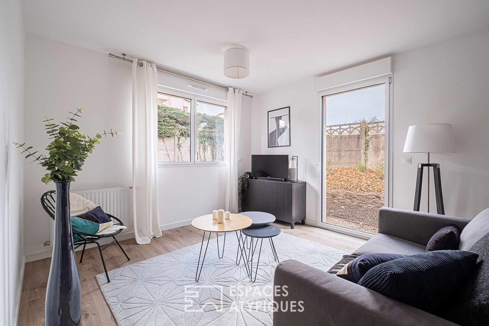 Appartement contemporain avec jardin dans le centre de Craponne