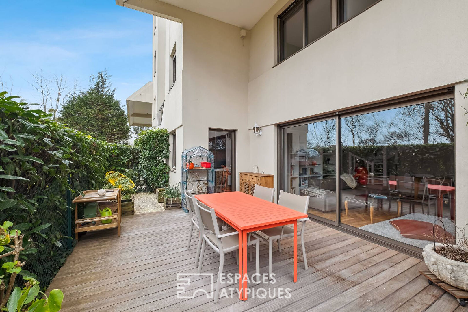 Duplex rénové de trois chambres  avec terrasse calme et sans vis-à-vis