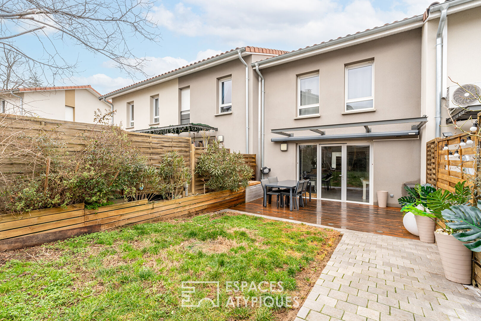 Duplex contemporain avec jardin intimiste à Grézieu-la-Varenne