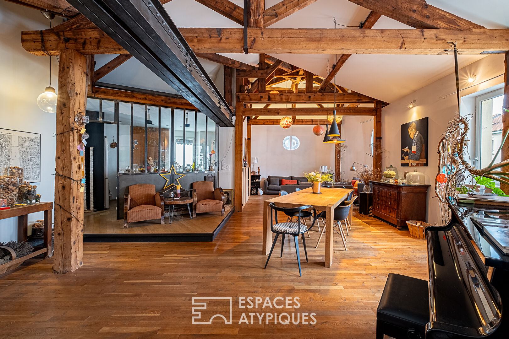 Appartement ancien rénové type loft en dernier étage