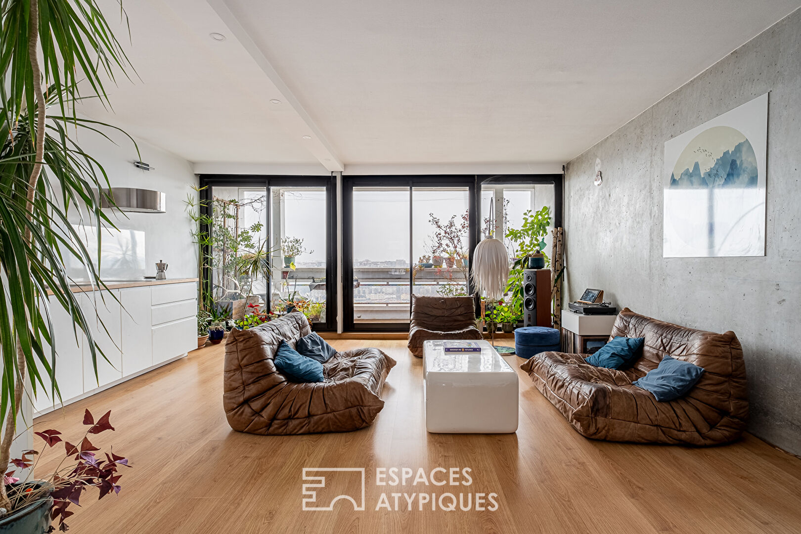 Charming 3-room apartment with loggias in the 9th arrondissement