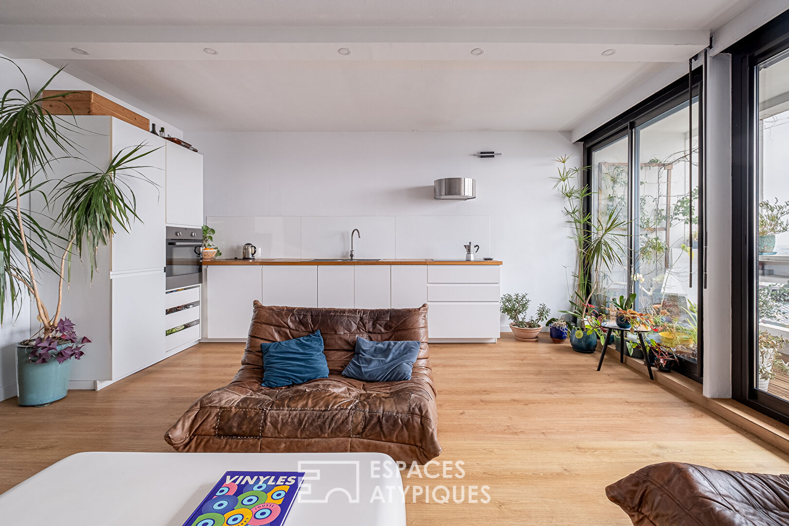 Charming 3-room apartment with loggias in the 9th arrondissement