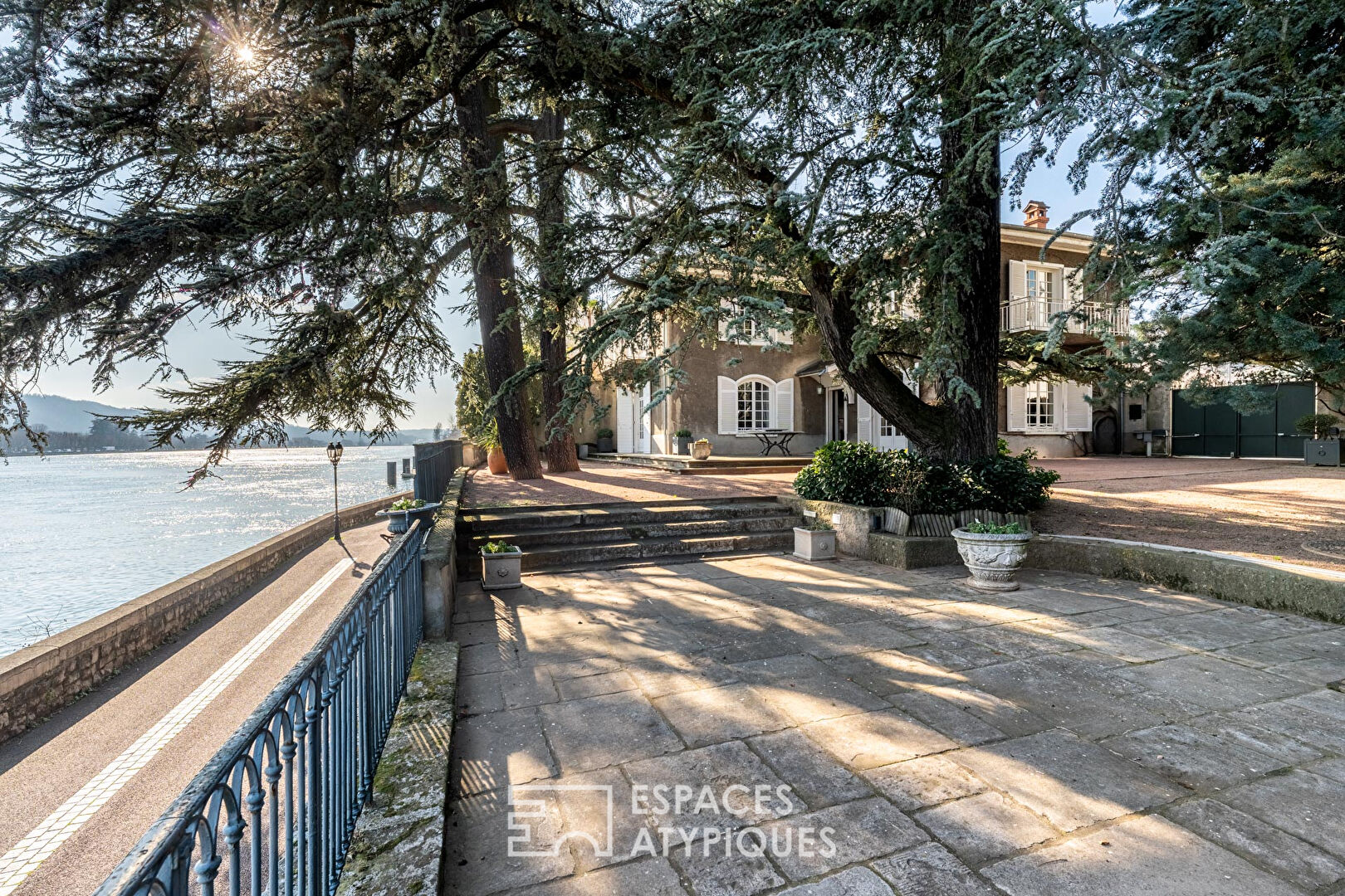 Maison bourgeoise au bord du rhone