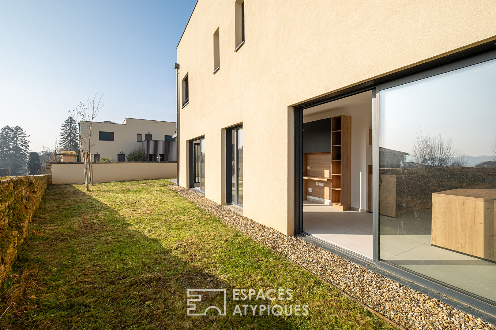 Duplex contemporain avec jardin