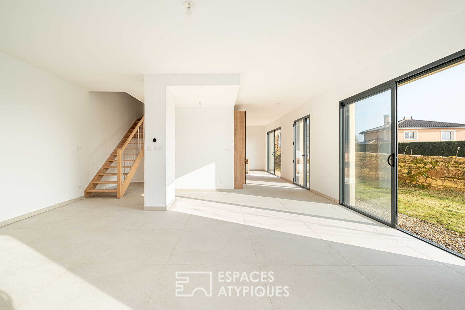 Duplex contemporain avec jardin