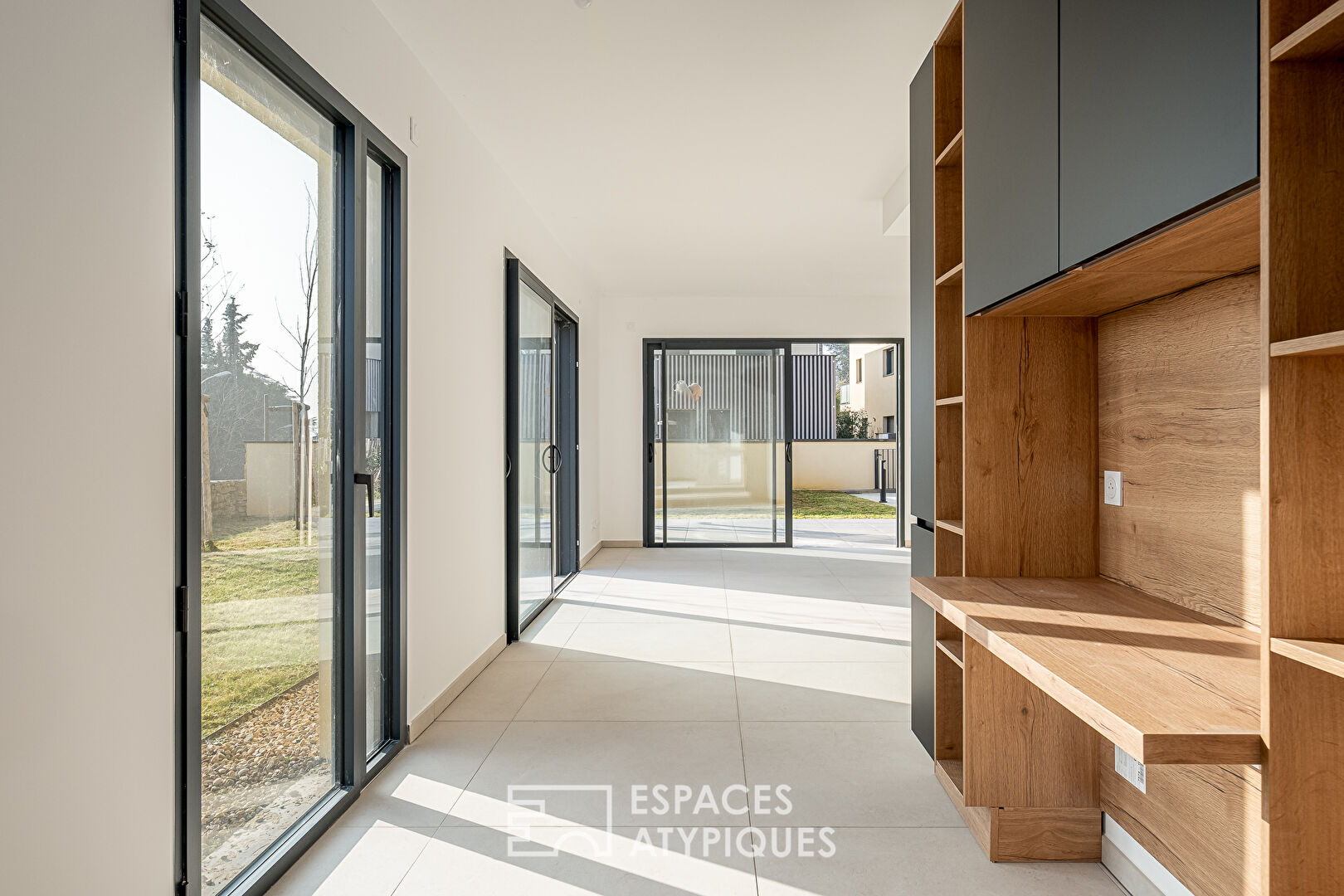 Duplex contemporain avec jardin