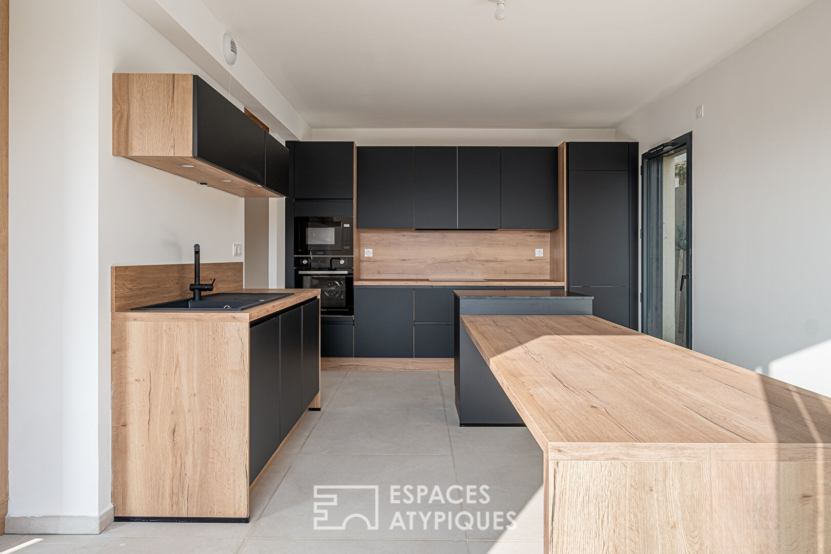 Duplex contemporain avec jardin