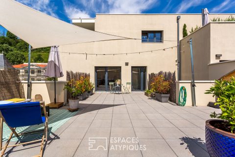 Appartement contemporain avec terrasse et vue dégagée