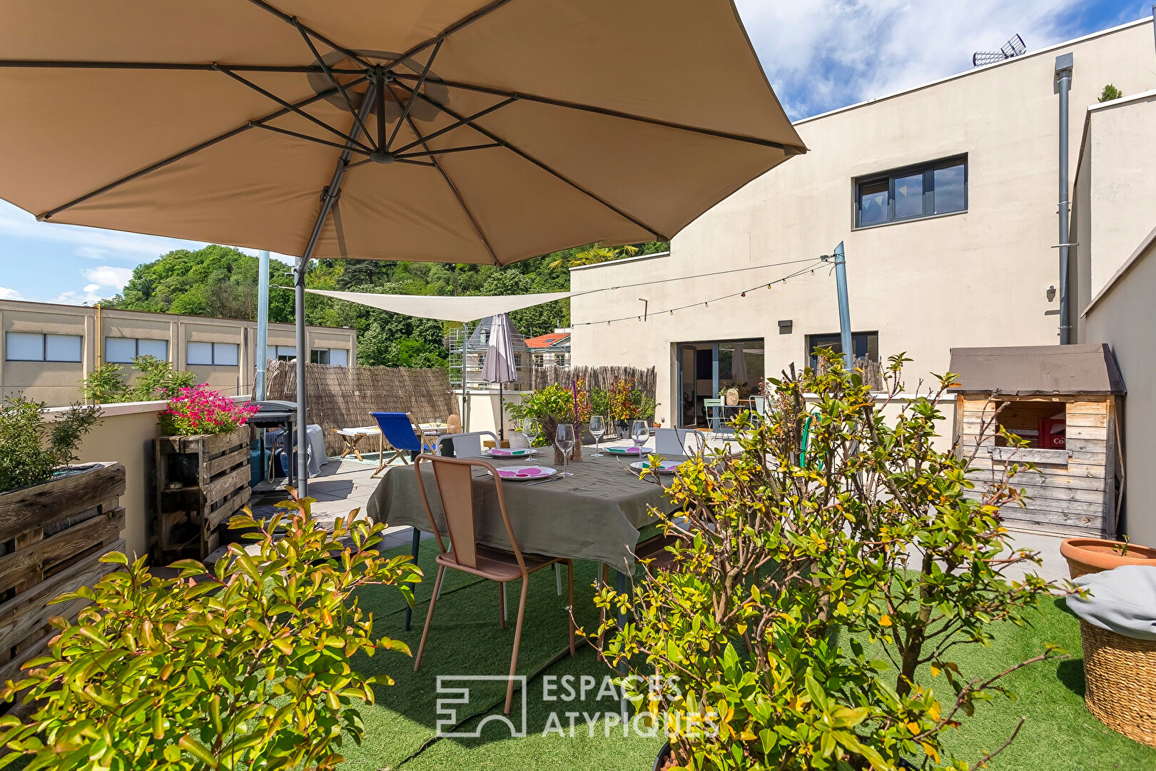 Appartement contemporain avec terrasse et vue dégagée