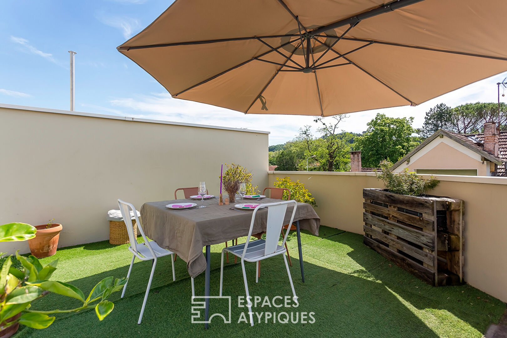 Appartement contemporain avec terrasse et vue dégagée