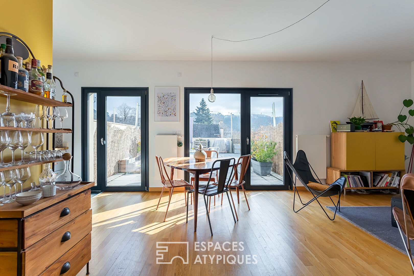 Appartement contemporain avec terrasse et vue dégagée