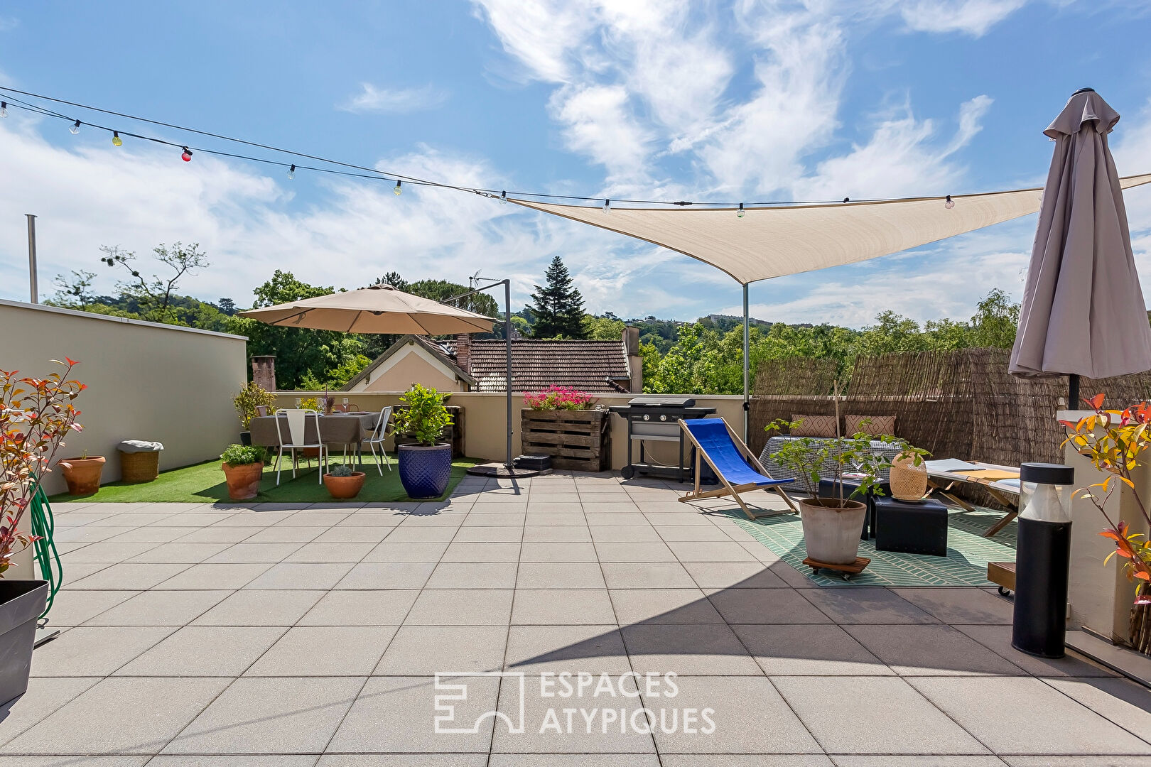 Appartement contemporain avec terrasse et vue dégagée